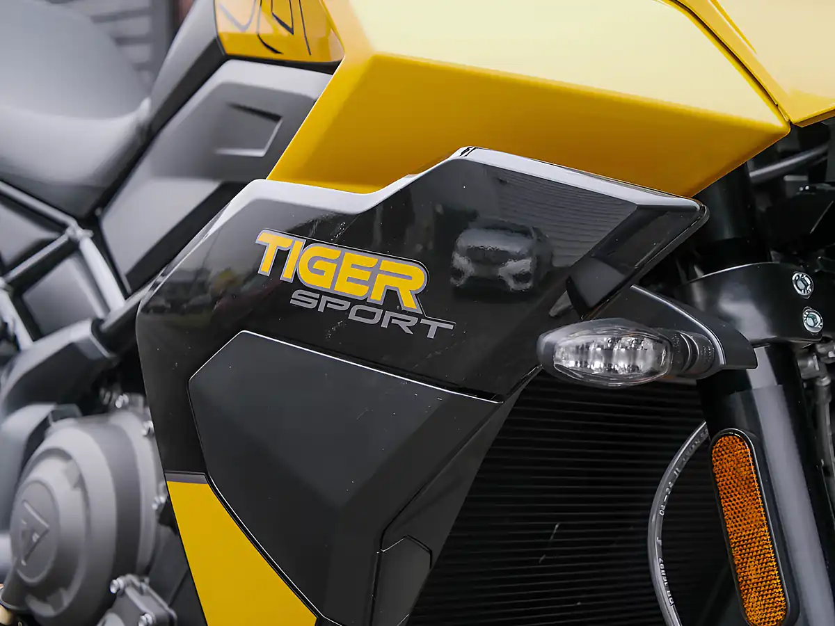 Used 2025 Triumph Tiger Sport 800 Cosmic Yellow - Interior and Exterior details 7