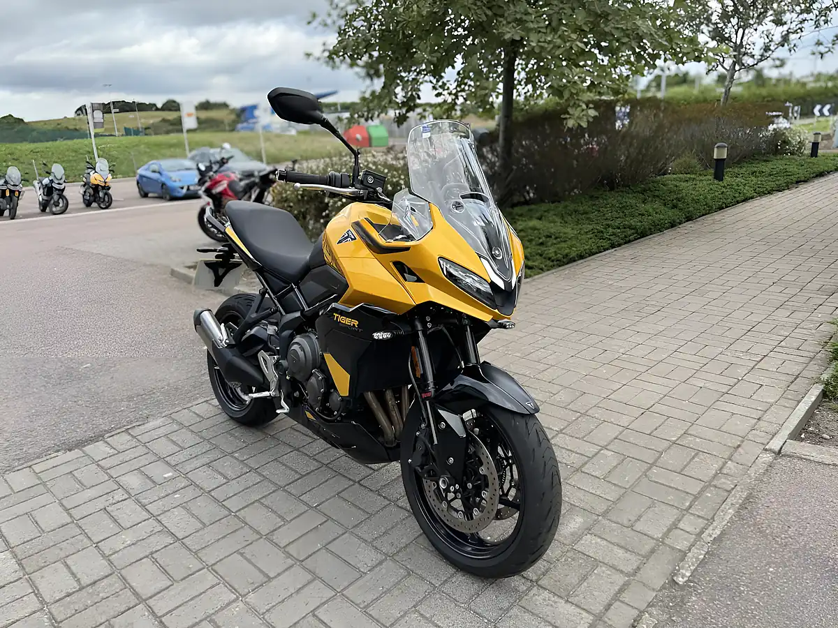 Used 2025 Triumph Tiger Sport 800 Yellow/Black - Interior and Exterior details 4