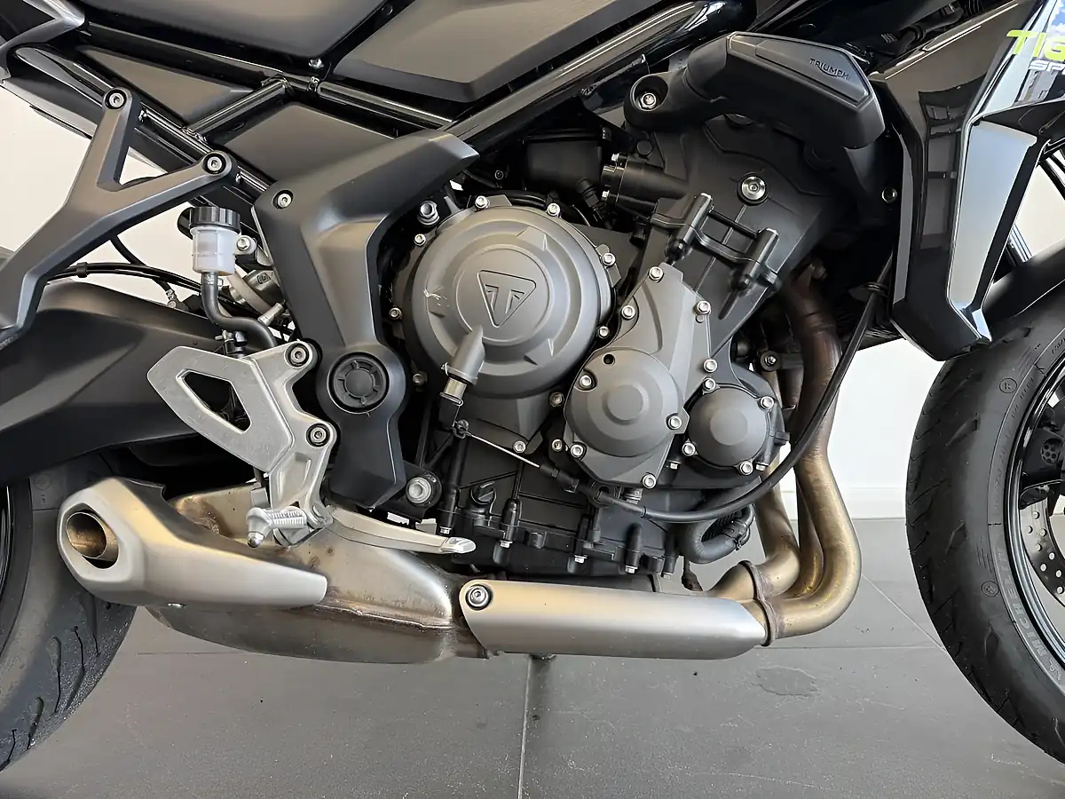 Used 2025 Triumph Tiger Sport Green - Interior and Exterior details 3