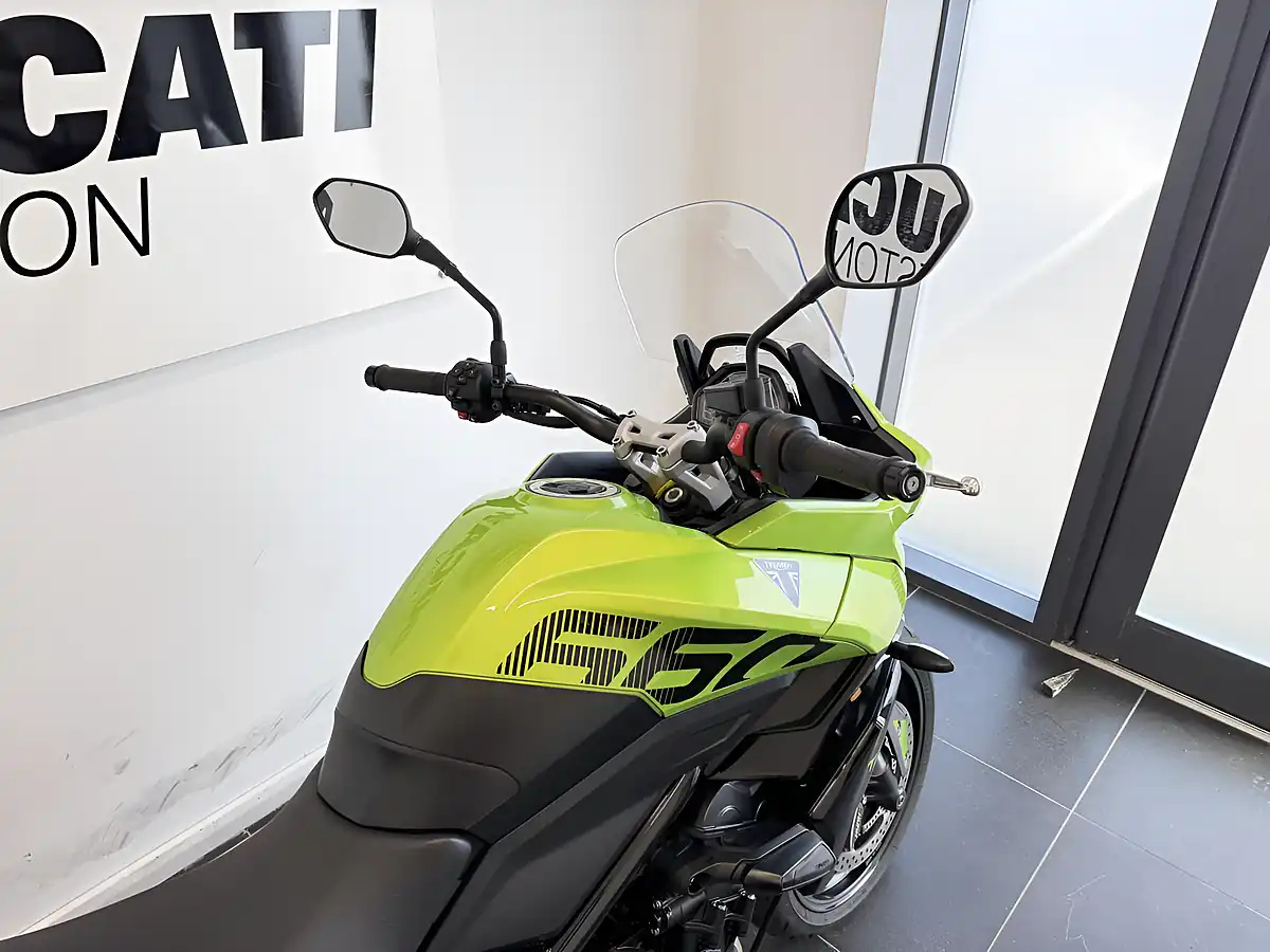 Used 2025 Triumph Tiger Sport Green - Interior and Exterior details 7