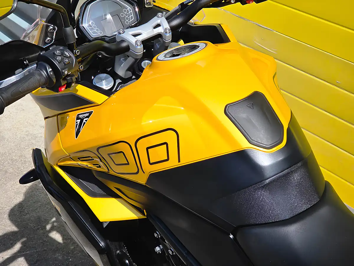 Used 2025 Triumph Tiger Sport Yellow - Interior and Exterior details 17