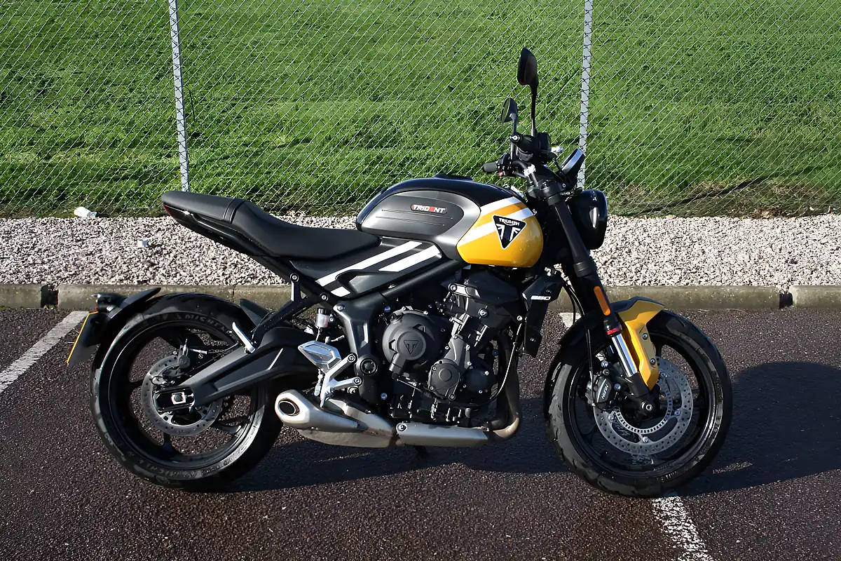 Used 2025 Triumph Trident 660 Cosmic Yellow/Sapphire - Front View