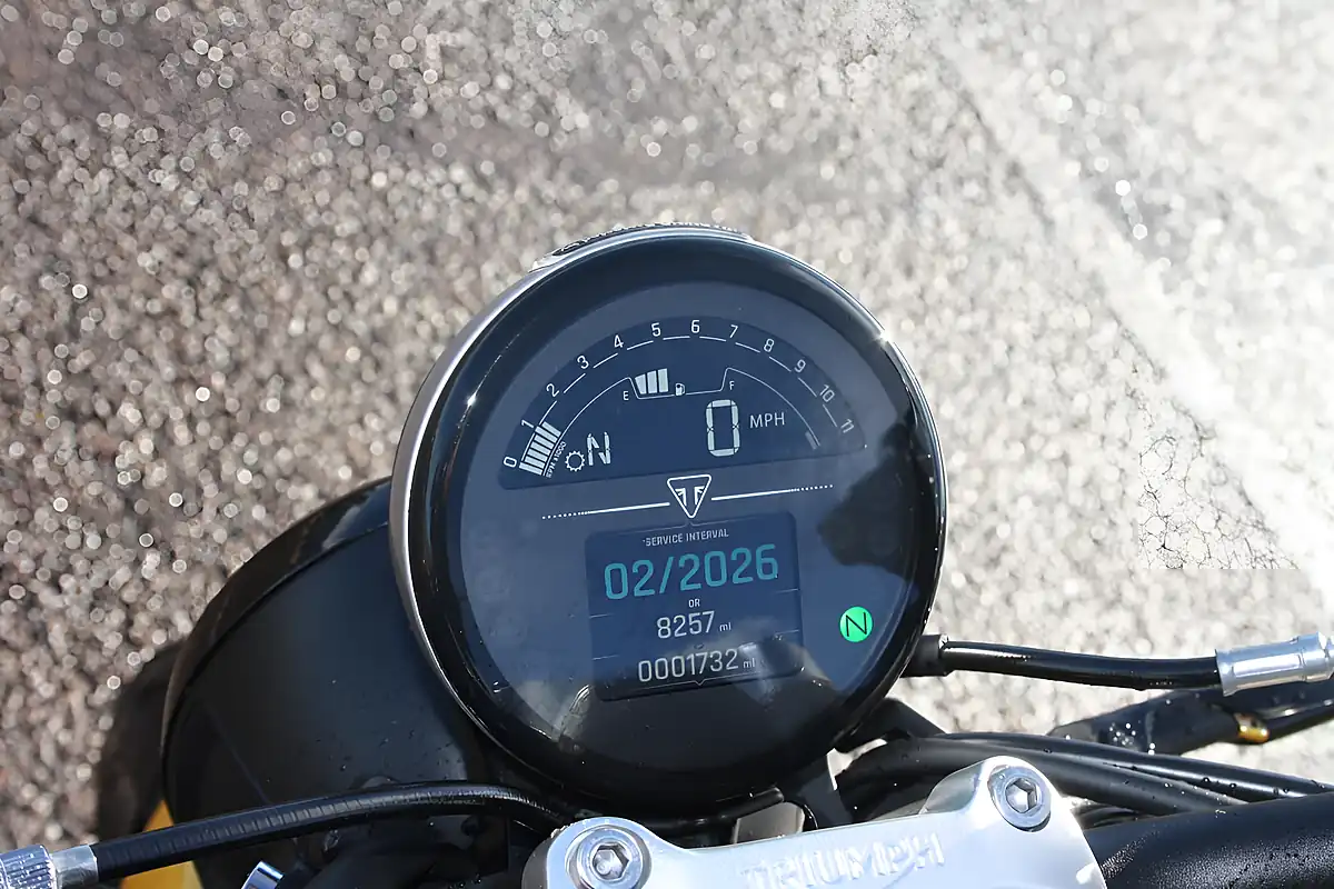 Used 2025 Triumph Trident 660 Cosmic Yellow/Sapphire - Interior and Exterior details 10