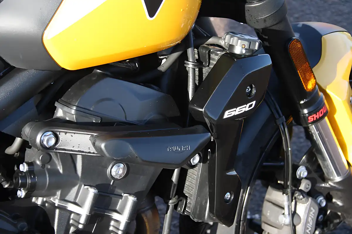 Used 2025 Triumph Trident 660 Cosmic Yellow/Sapphire - Interior and Exterior details 12