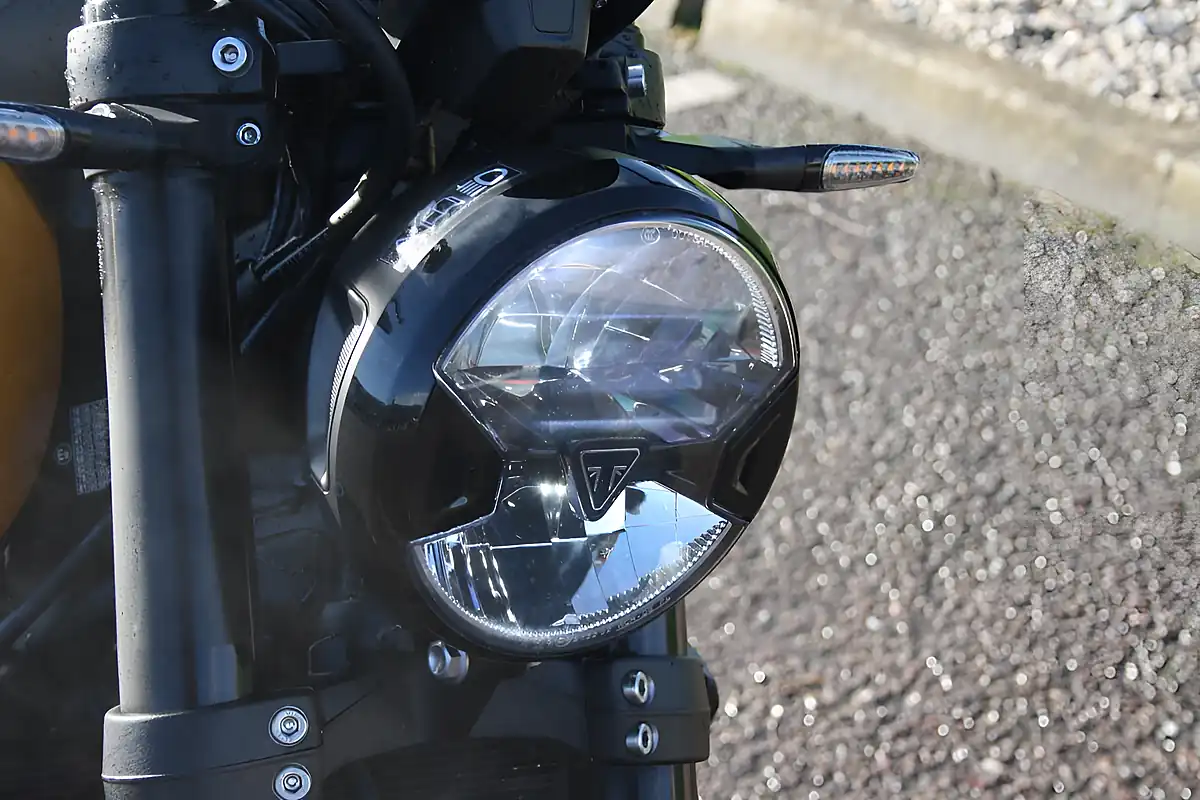Used 2025 Triumph Trident 660 Cosmic Yellow/Sapphire - Interior and Exterior details 13