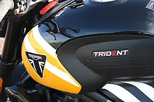 Used 2025 Triumph Trident 660 Cosmic Yellow/Sapphire - Interior and Exterior details 14