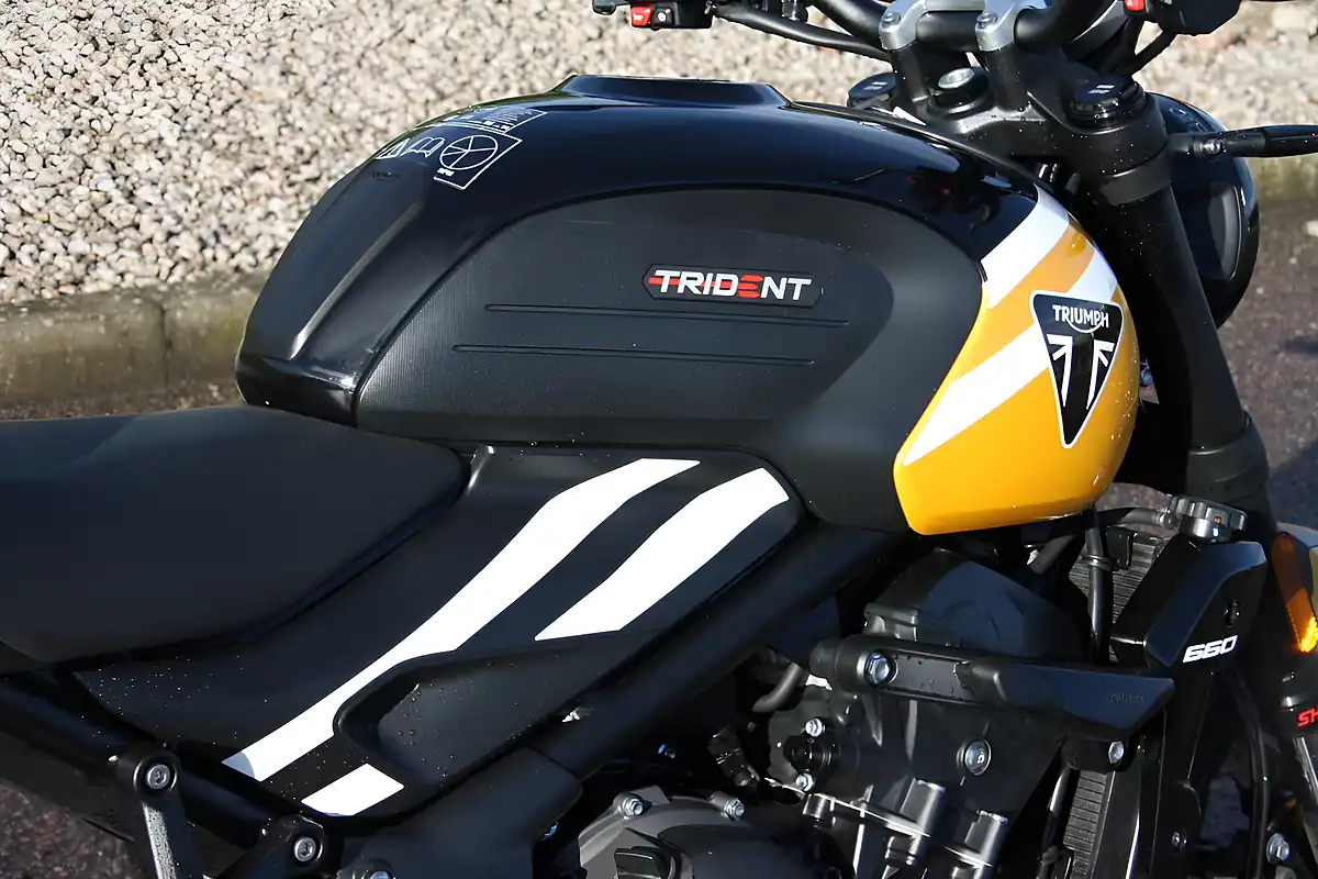 Used 2025 Triumph Trident 660 Cosmic Yellow/Sapphire - Interior and Exterior details 16