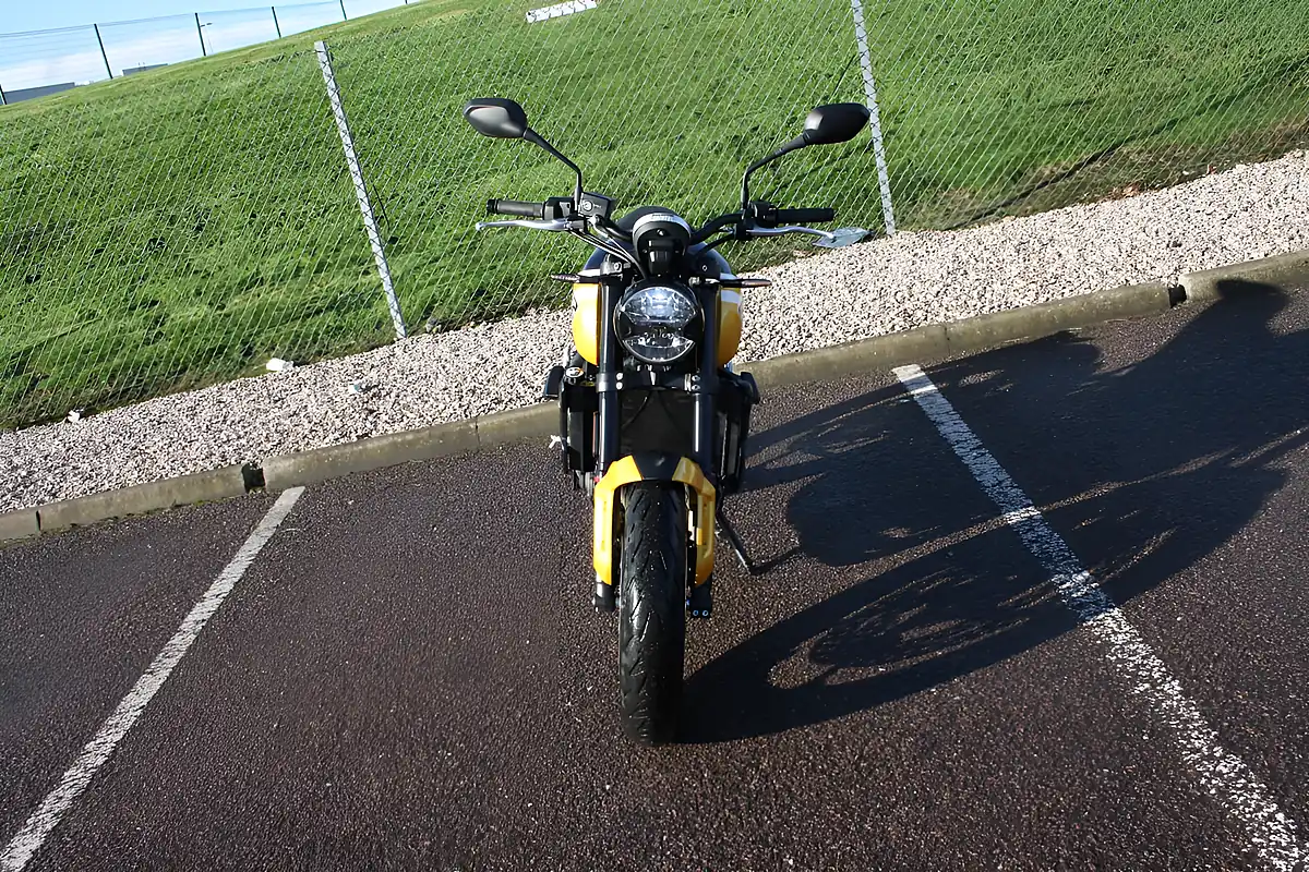 Used 2025 Triumph Trident 660 Cosmic Yellow/Sapphire - Interior and Exterior details 4