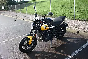 Used 2025 Triumph Trident 660 Cosmic Yellow/Sapphire - Interior and Exterior details 6