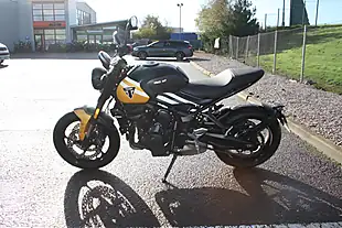Used 2025 Triumph Trident 660 Cosmic Yellow/Sapphire - Interior and Exterior details 7