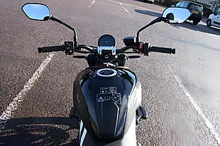 Used 2025 Triumph Trident 660 Cosmic Yellow/Sapphire - Interior and Exterior details 9