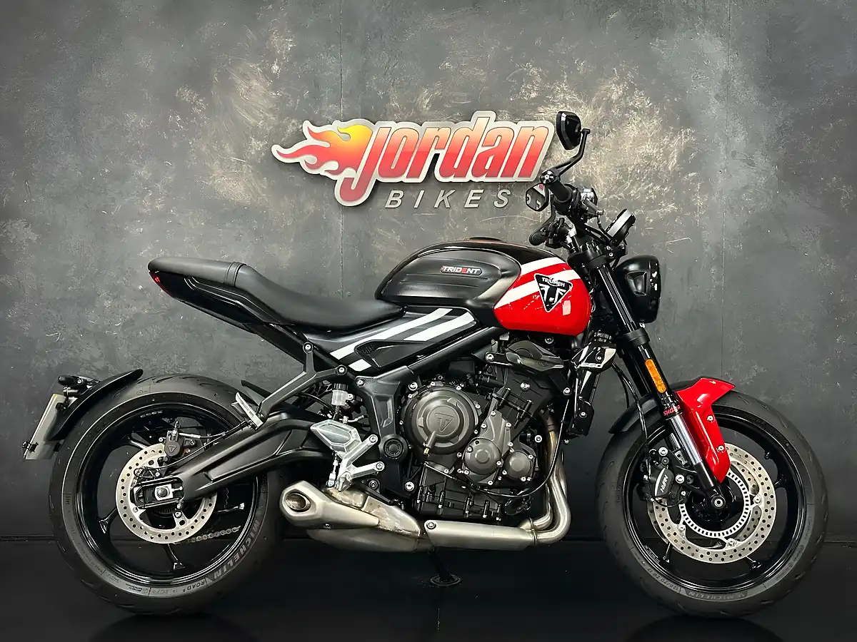 Used 2025 Triumph Trident 660 Red - Front View