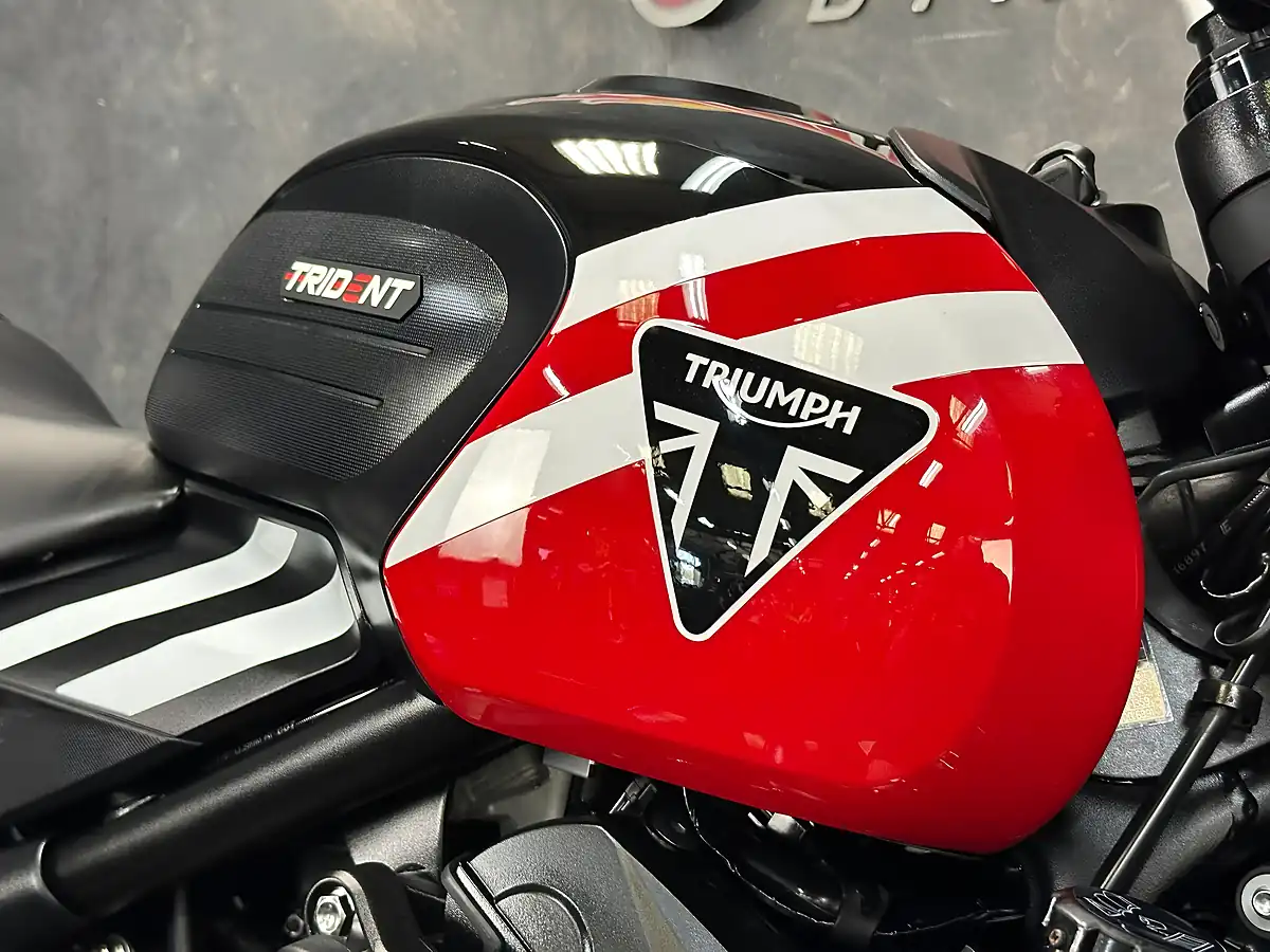 Used 2025 Triumph Trident 660 Red - Interior and Exterior details 13