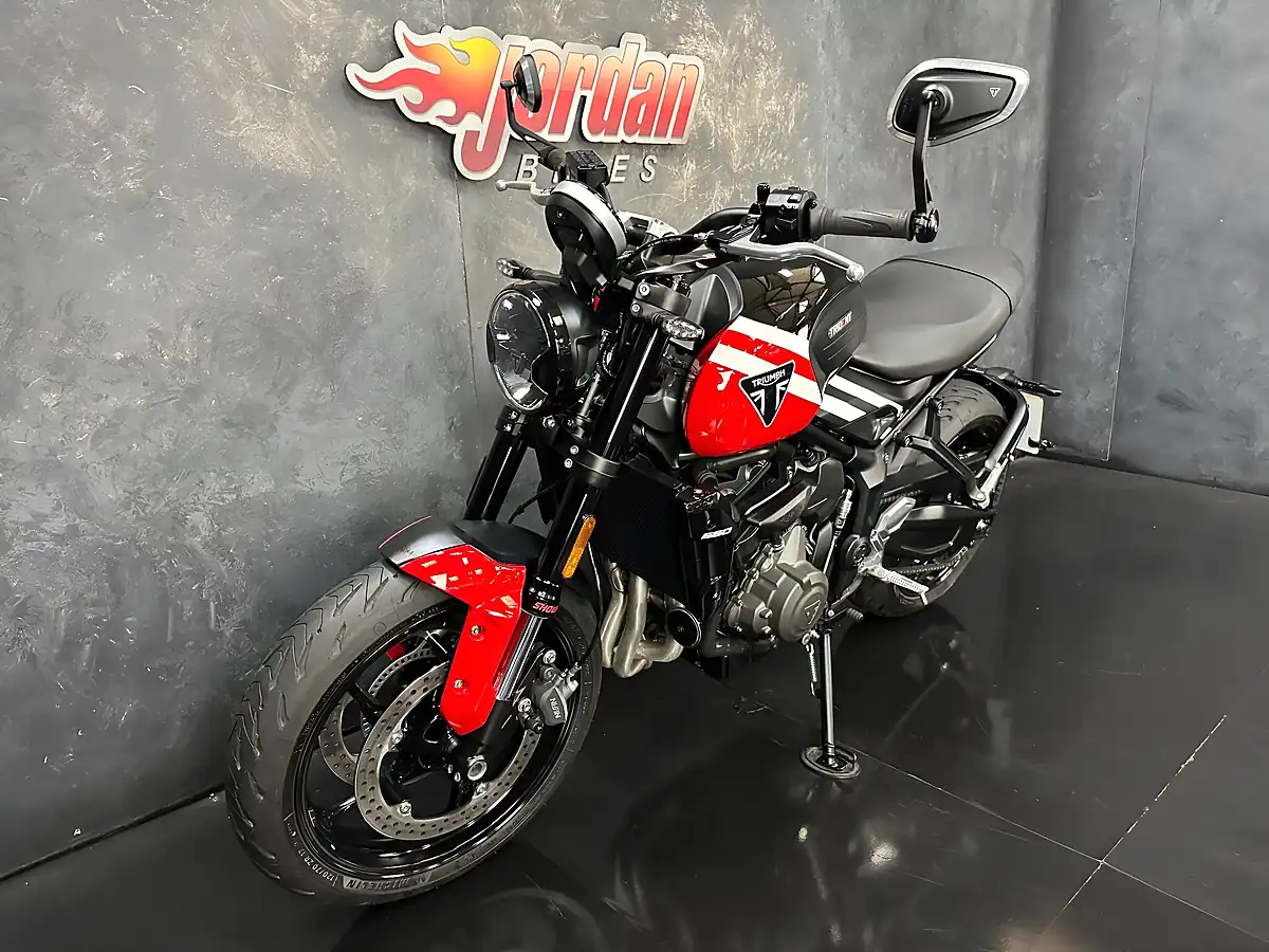 Used 2025 Triumph Trident 660 Red - Interior and Exterior details 16