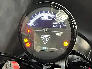 Used 2025 Triumph Trident 660 Red - Interior and Exterior details 3