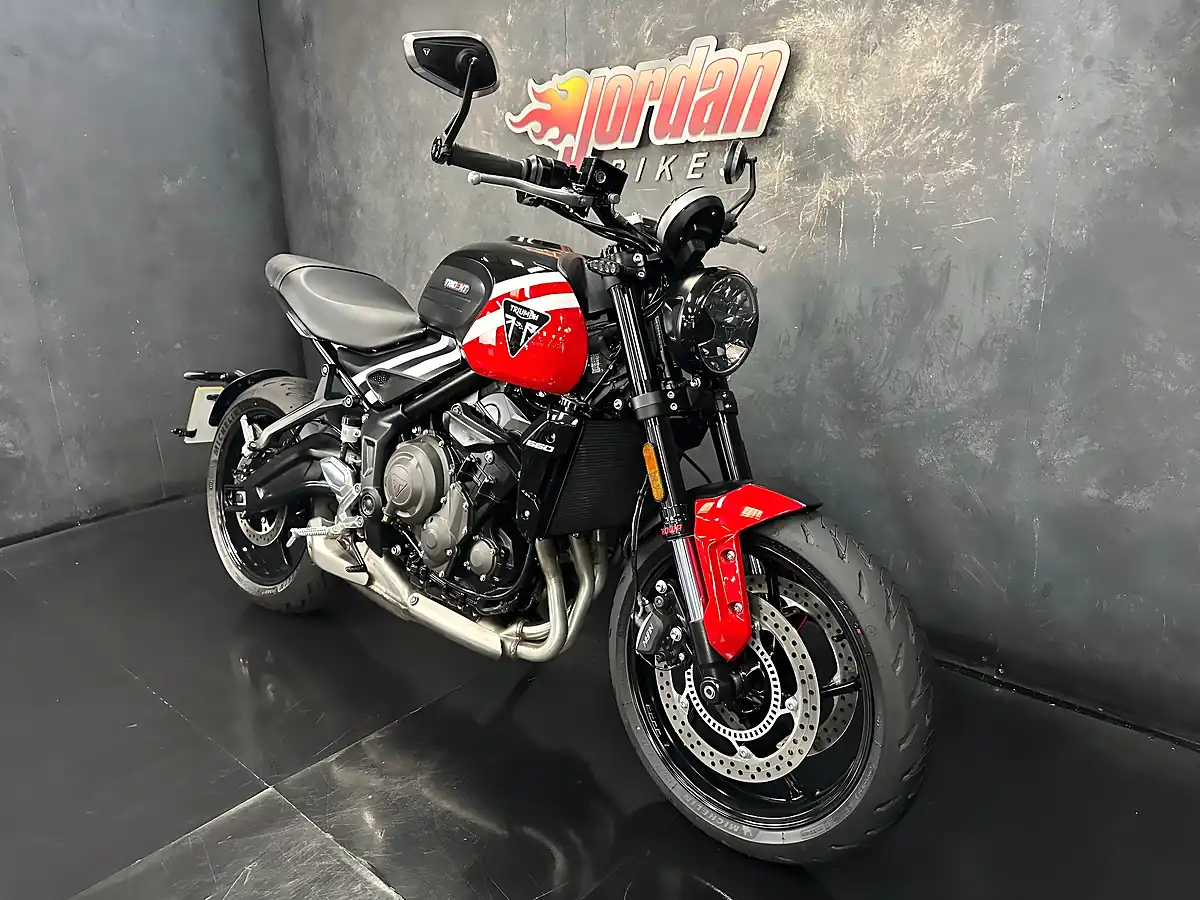 Used 2025 Triumph Trident 660 Red - Interior and Exterior details 4