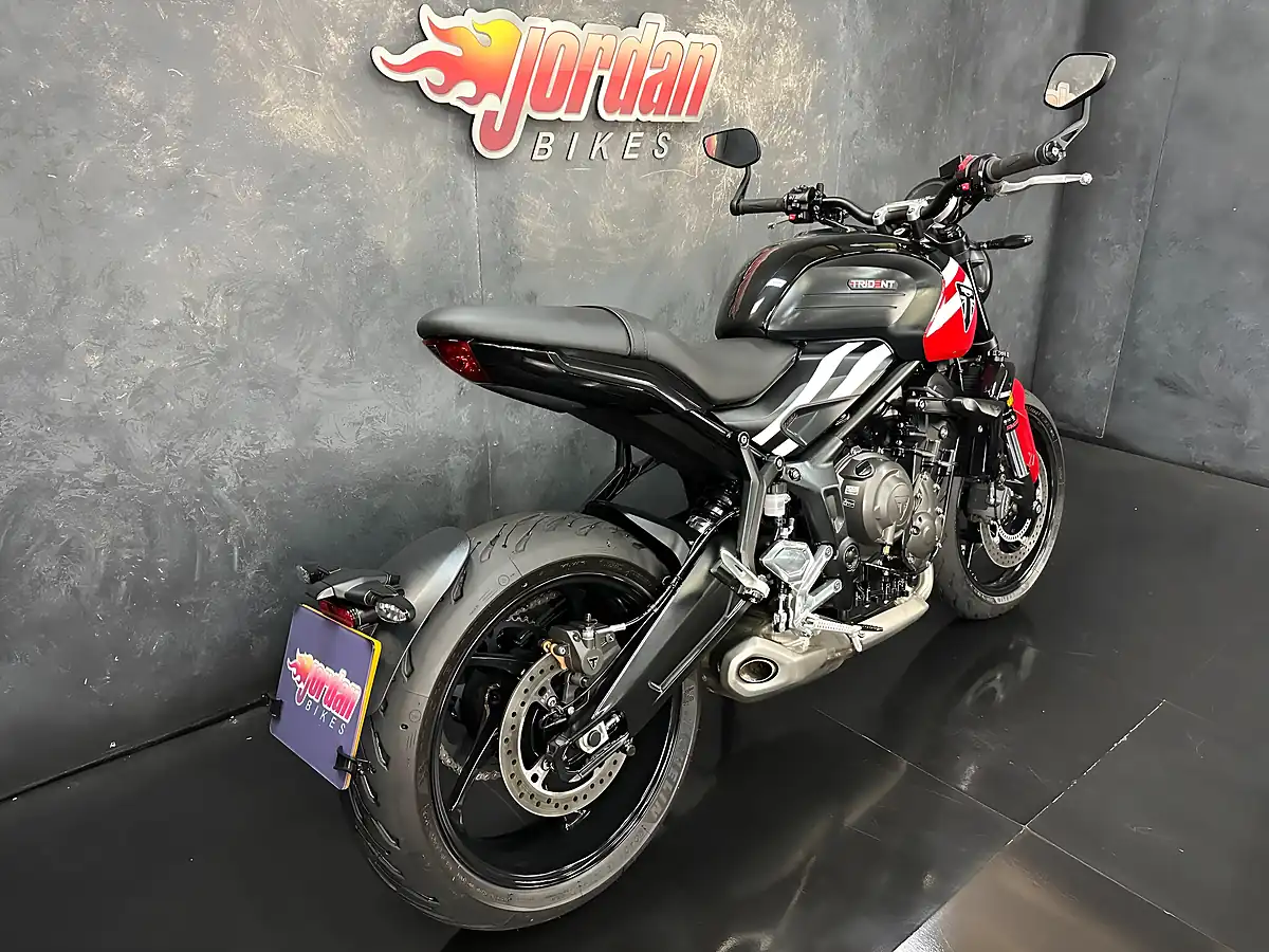 Used 2025 Triumph Trident 660 Red - Interior and Exterior details 6