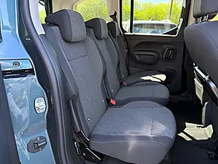 Used 2025 Vauxhall Combo Life Electric Ultimate Blue - Interior and Exterior details 13