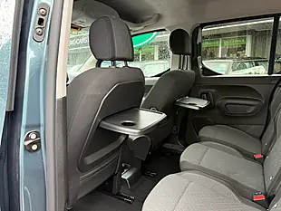 Used 2025 Vauxhall Combo Life Electric Ultimate Blue - Interior and Exterior details 18
