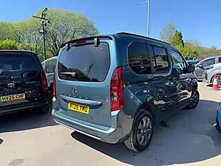 Used 2025 Vauxhall Combo Life Electric Ultimate Blue - Interior and Exterior details 5