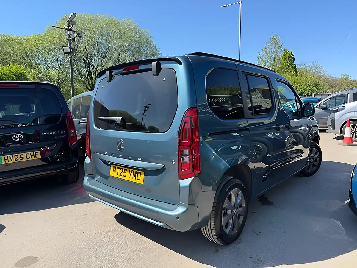 Used 2025 Vauxhall Combo Life Electric Ultimate Blue - Interior and Exterior details 5