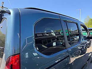 Used 2025 Vauxhall Combo Life Electric Ultimate Blue - Interior and Exterior details 7