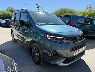 Used 2025 Vauxhall Combo Life Electric Ultimate Blue - Interior and Exterior details 8