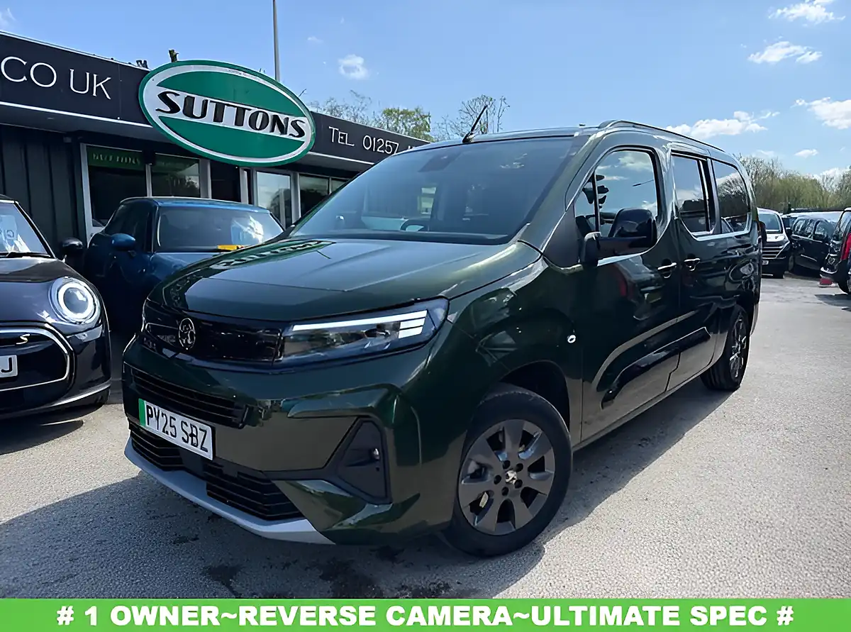 Used 2025 Vauxhall Combo Life Electric Ultimate Xl Green - Front View