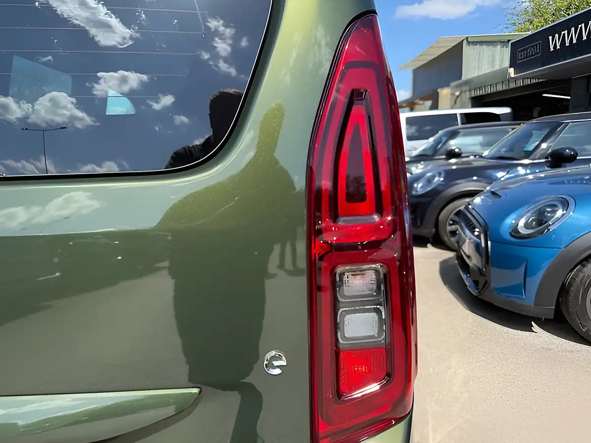 Used 2025 Vauxhall Combo Life Electric Ultimate Xl Green - Interior and Exterior details 11