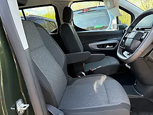 Used 2025 Vauxhall Combo Life Electric Ultimate Xl Green - Interior and Exterior details 14