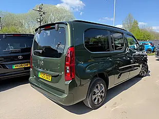Used 2025 Vauxhall Combo Life Electric Ultimate Xl Green - Interior and Exterior details 3