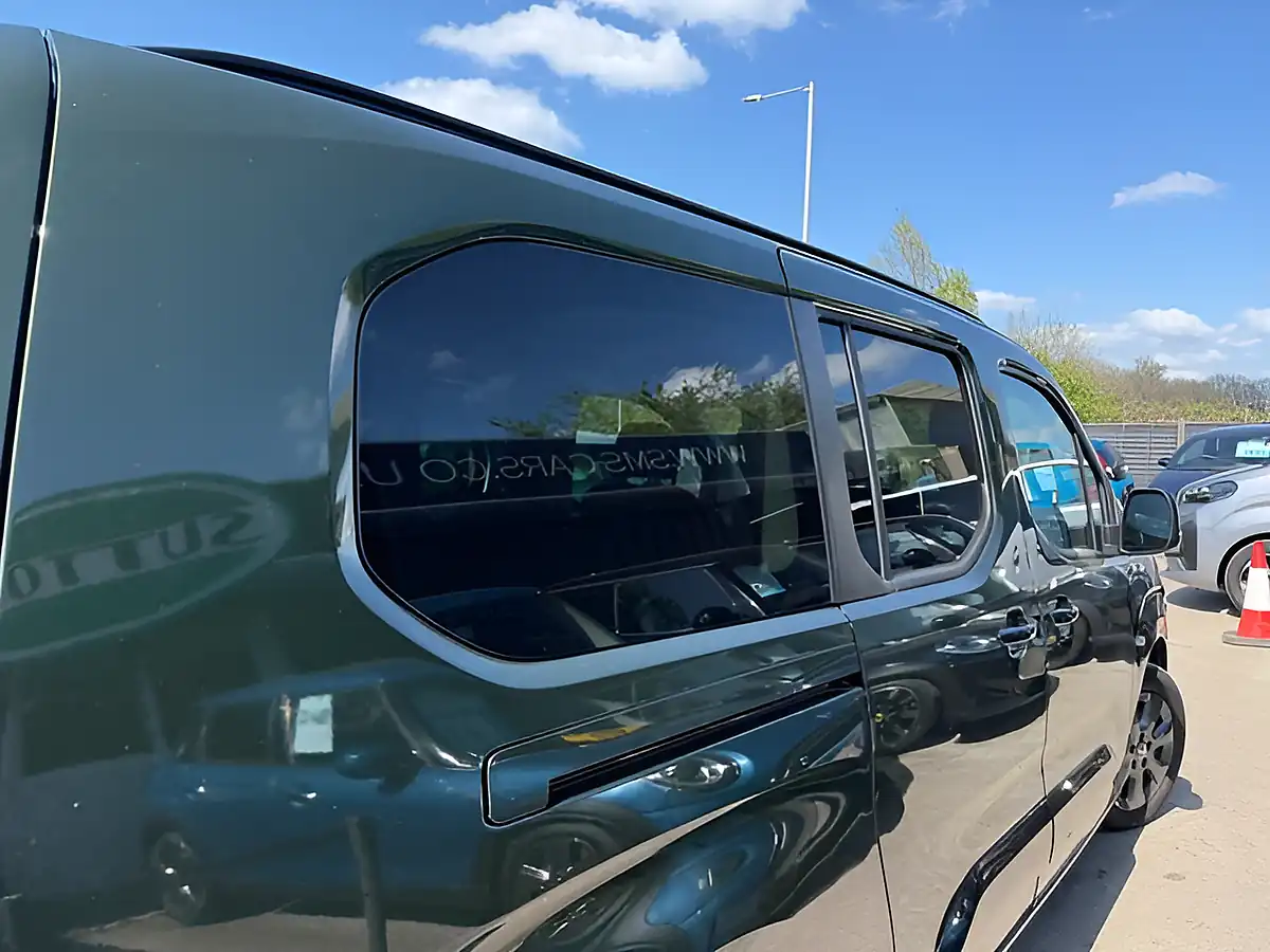 Used 2025 Vauxhall Combo Life Electric Ultimate Xl Green - Interior and Exterior details 7
