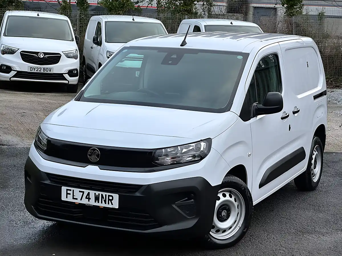 Used 2025 Vauxhall Combo Prime White - Interior and Exterior details 13