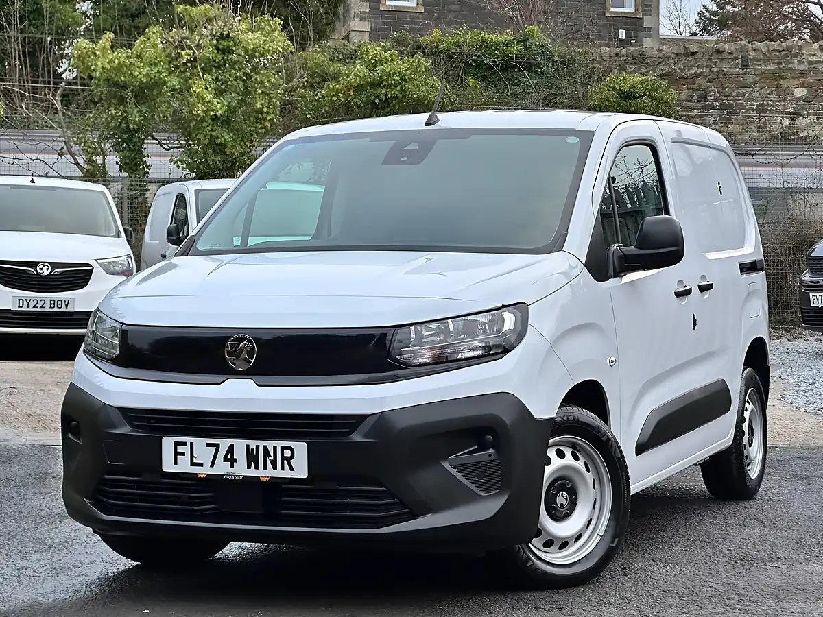 Used 2025 Vauxhall Combo Prime White - Interior and Exterior details 14