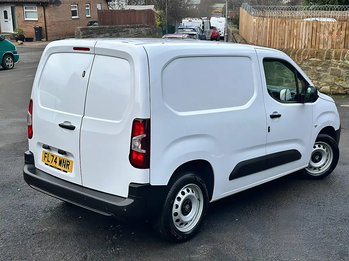Used 2025 Vauxhall Combo Prime White - Interior and Exterior details 15
