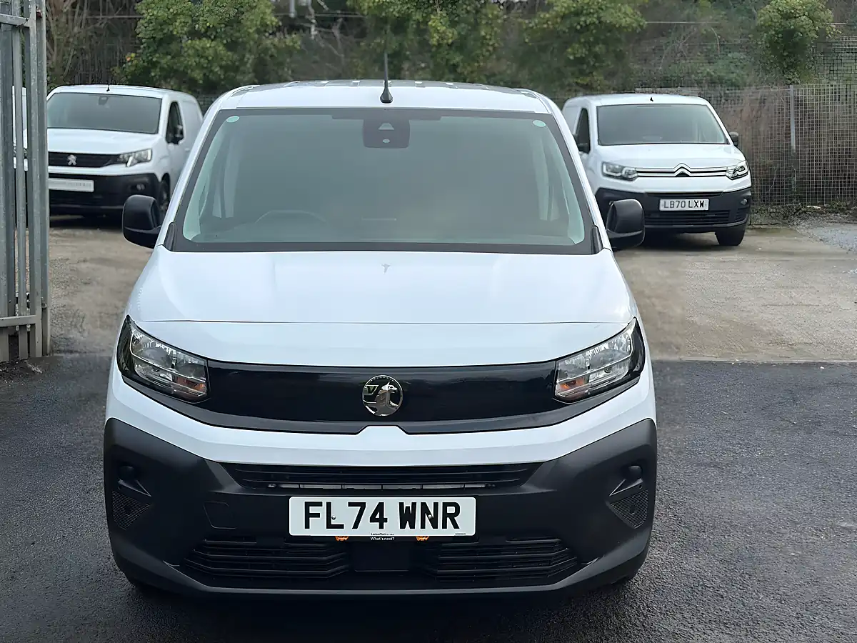 Used 2025 Vauxhall Combo Prime White - Interior and Exterior details 16