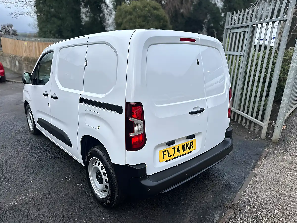 Used 2025 Vauxhall Combo Prime White - Interior and Exterior details 19