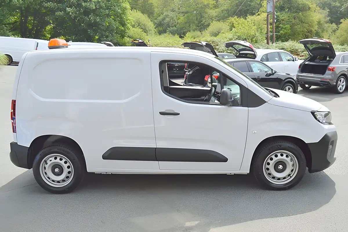 Used 2025 Vauxhall Combo Prime White - Interior and Exterior details 10