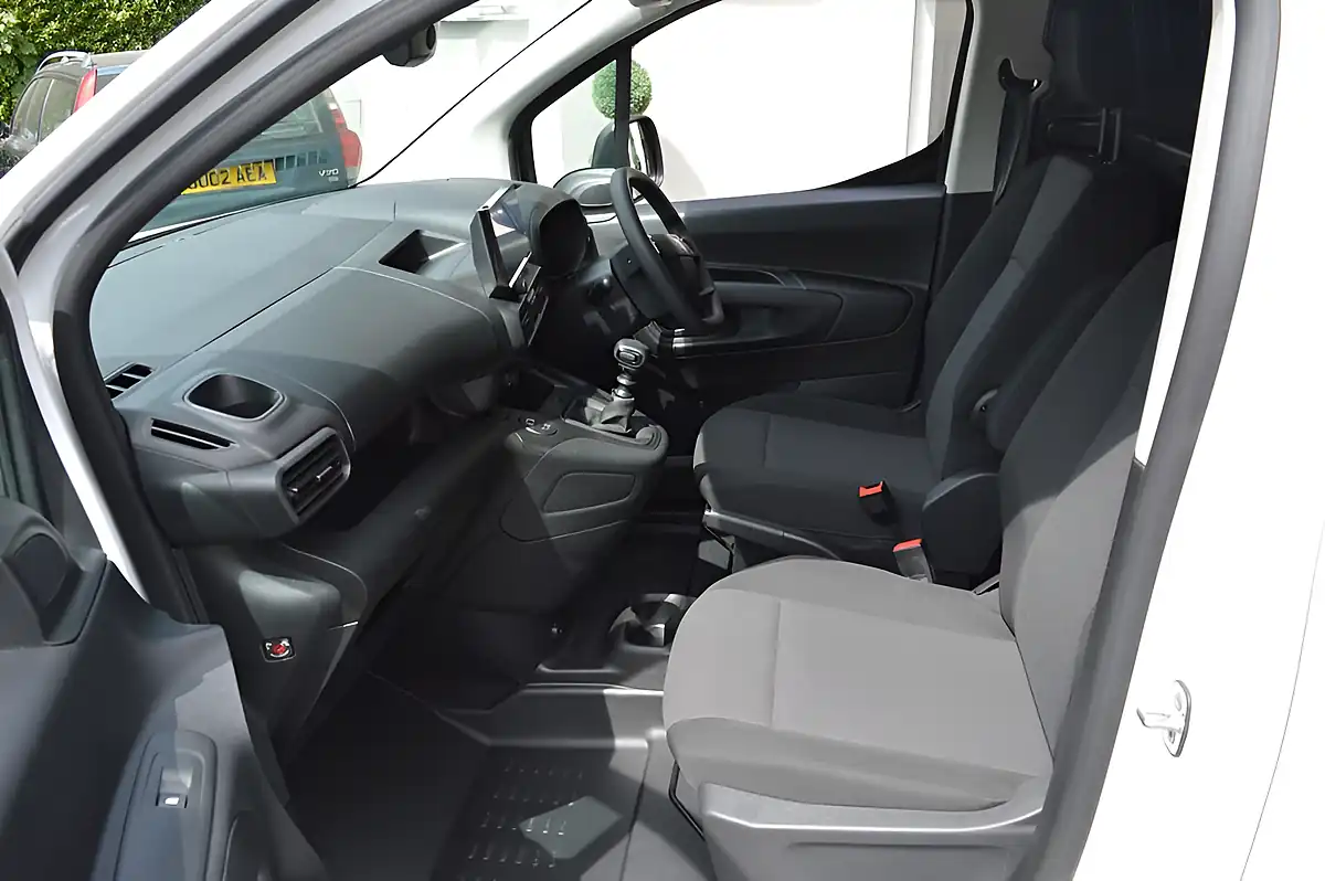 Used 2025 Vauxhall Combo Prime White - Interior and Exterior details 12