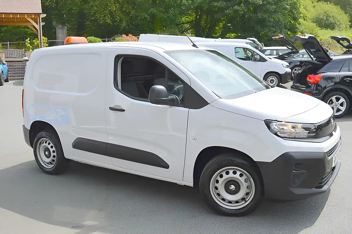 Used 2025 Vauxhall Combo Prime White - Interior and Exterior details 3