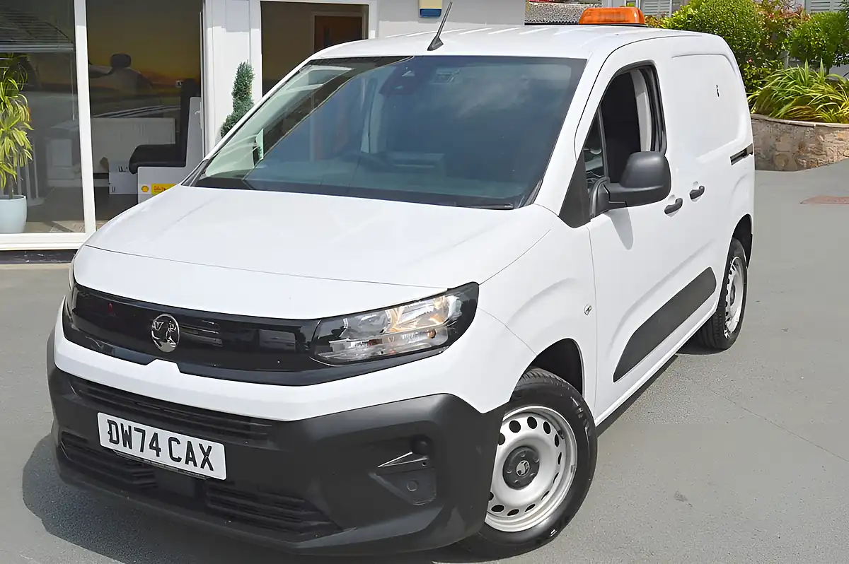 Used 2025 Vauxhall Combo Prime White - Interior and Exterior details 4