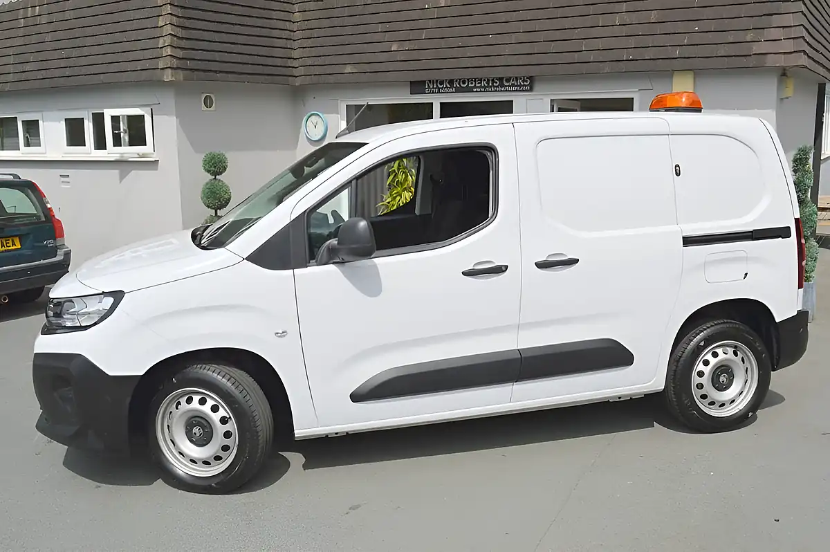 Used 2025 Vauxhall Combo Prime White - Interior and Exterior details 6