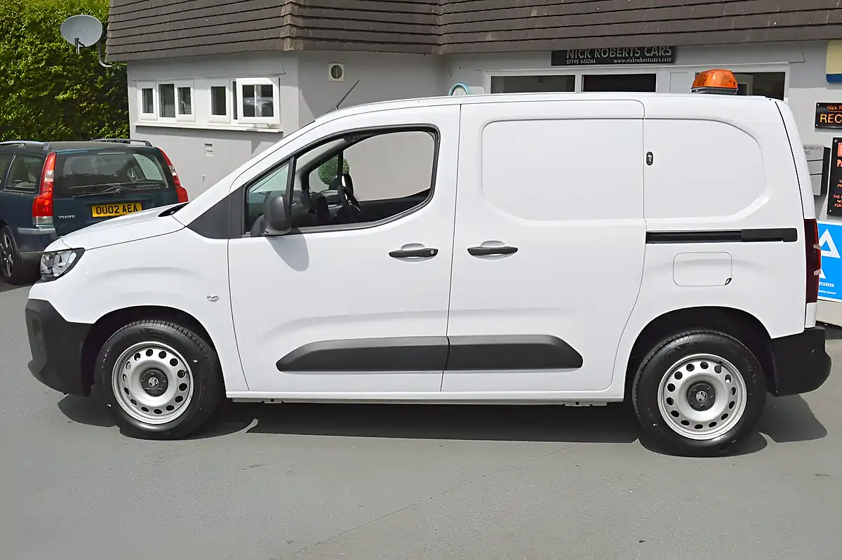 Used 2025 Vauxhall Combo Prime White - Interior and Exterior details 7