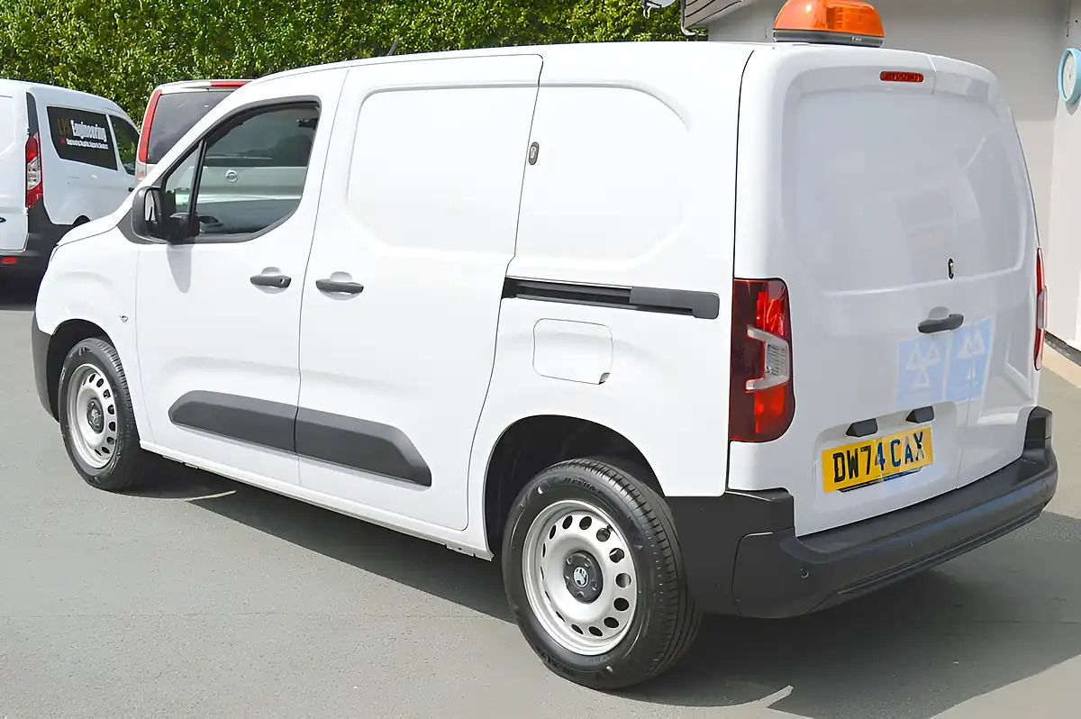 Used 2025 Vauxhall Combo Prime White - Interior and Exterior details 8