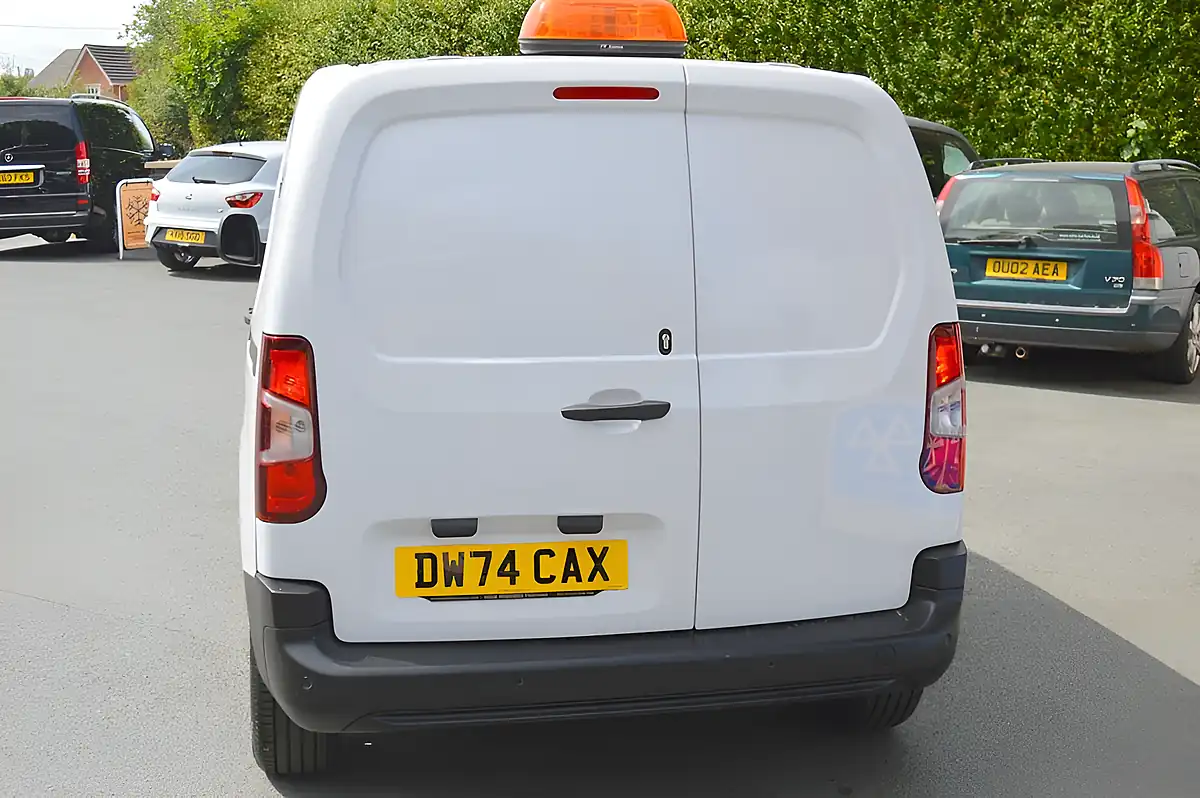 Used 2025 Vauxhall Combo Prime White - Interior and Exterior details 9