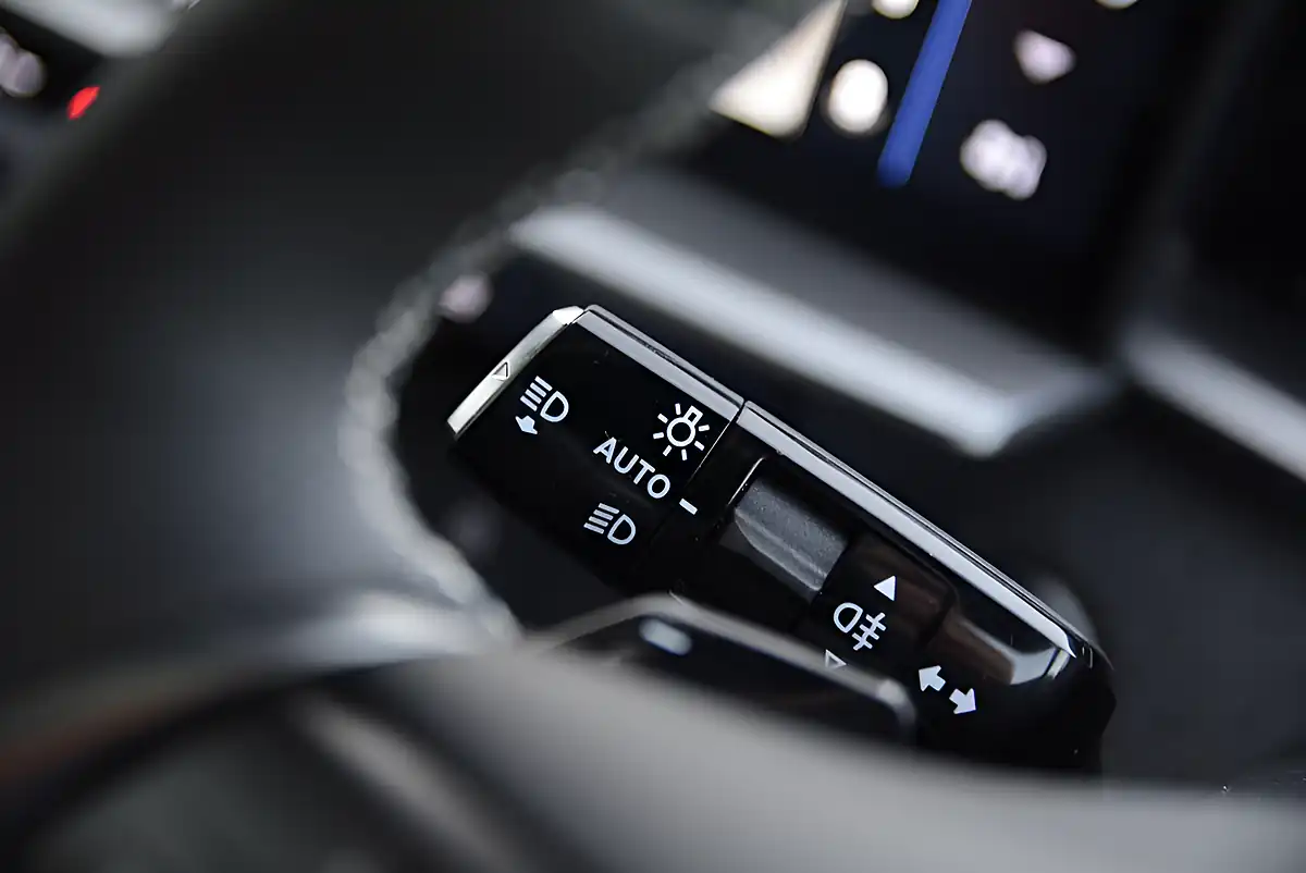 Used 2025 Vauxhall Grandland Ultimate White - Interior and Exterior details 11