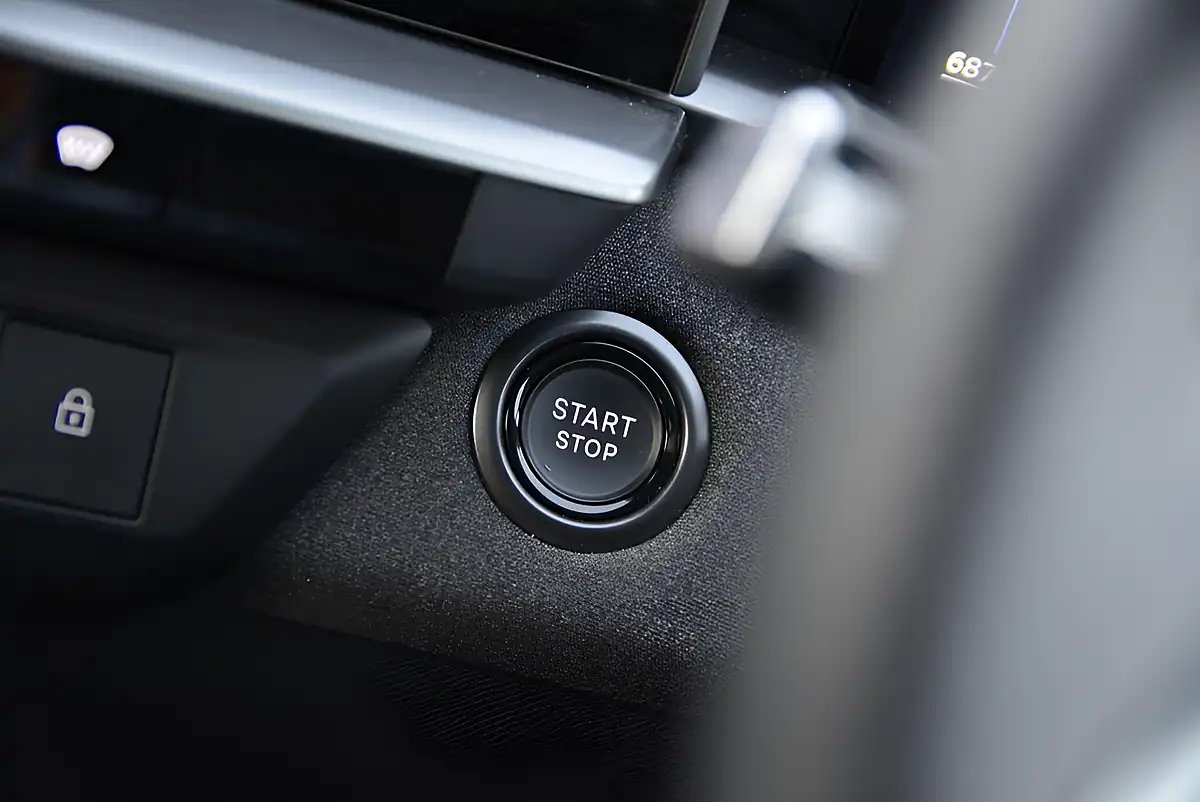 Used 2025 Vauxhall Grandland Ultimate White - Interior and Exterior details 17