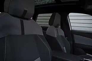 Used 2025 Vauxhall Grandland Ultimate White - Interior and Exterior details 7