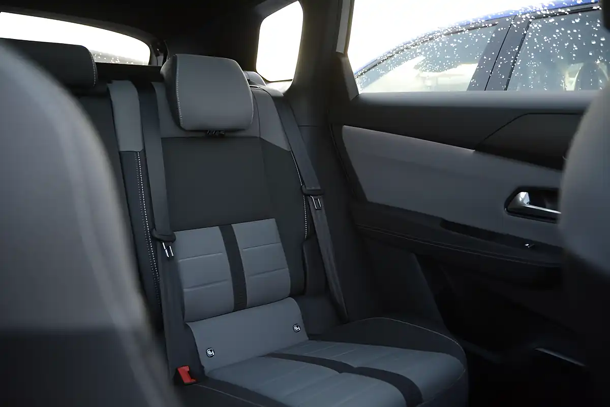 Used 2025 Vauxhall Grandland Ultimate White - Interior and Exterior details 8