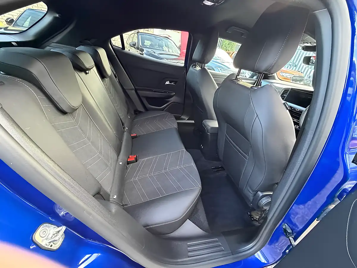 Used 2025 Vauxhall Mokka Electric Ultimate Blue - Interior and Exterior details 10